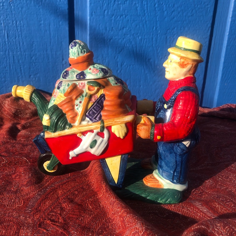 VTG ‘Gardener & Wheelbarrow’ Teapot Cardinal Inc